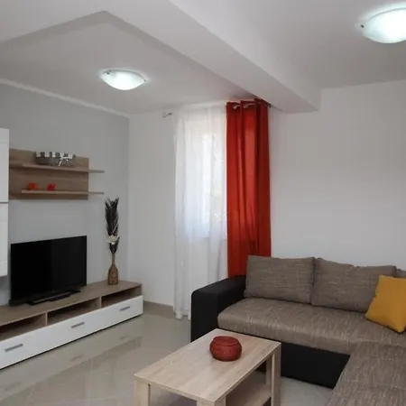 Tolles In Mit Eigener Terrasse Apartment Baska (Krk)