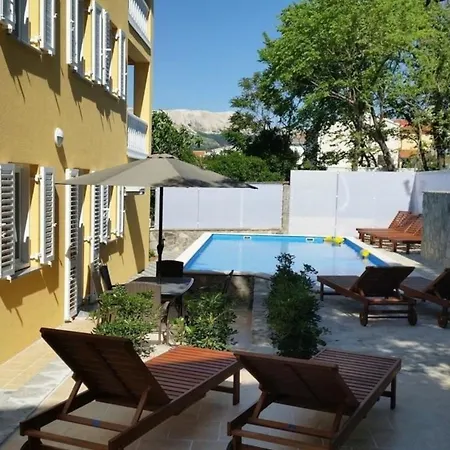 Tolles In Mit Eigener Terrasse Baska (Krk)