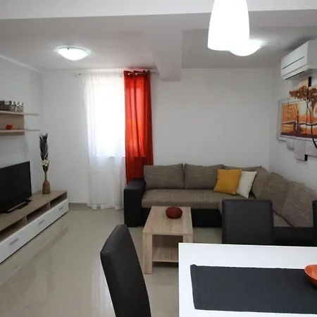 Tolles In Mit Eigener Terrasse Apartman *