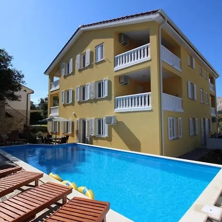 Apartment Tolles In Mit Eigener Terrasse