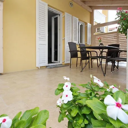 Tolles In Mit Eigener Terrasse Apartman Baška