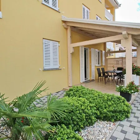 Tolles In Mit Eigener Terrasse Apartman